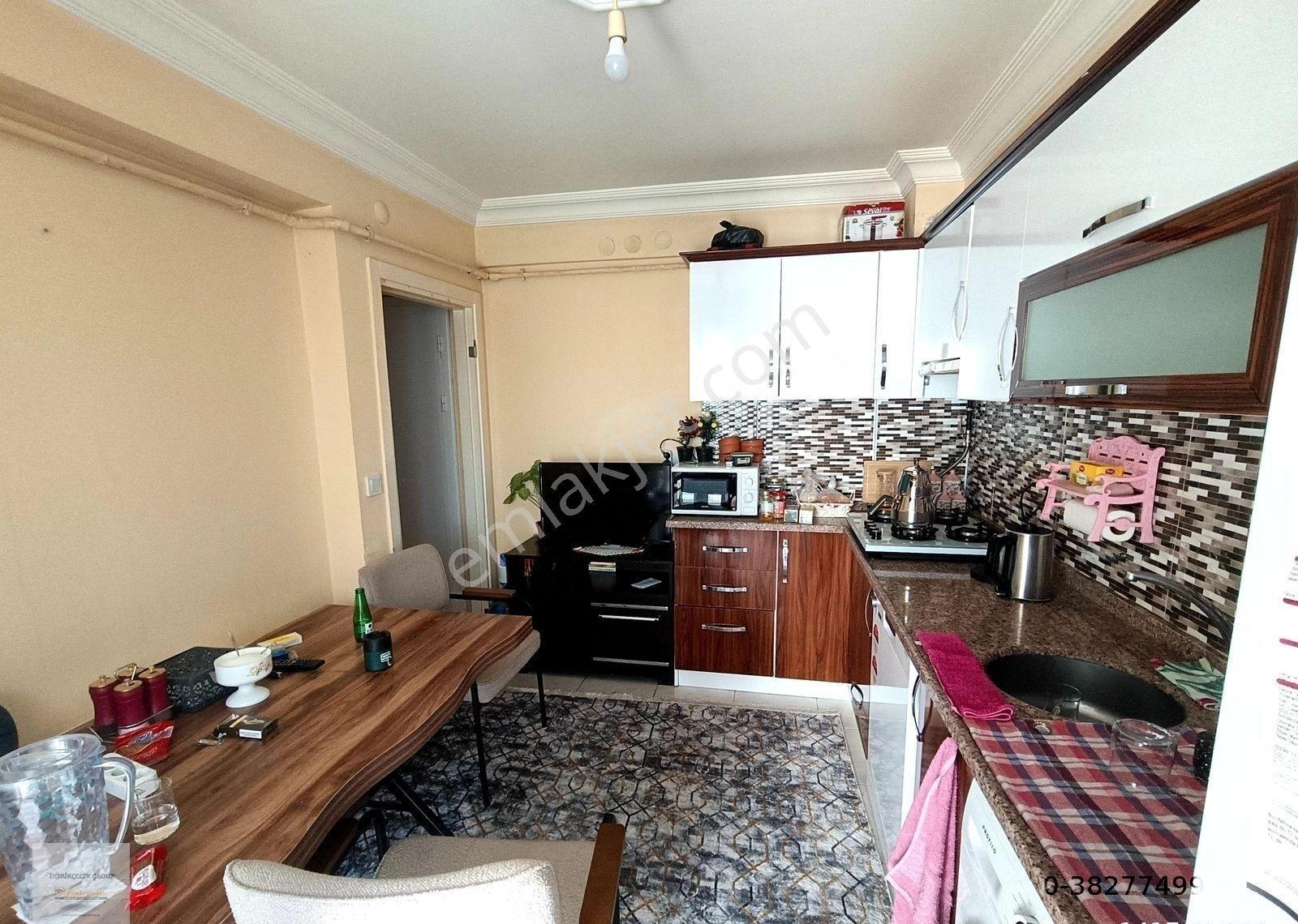 Çamlıca'da Çift Cepheli, Boyalı, Tramvaya Yakın Kiralık 2+1 - Görsel 15