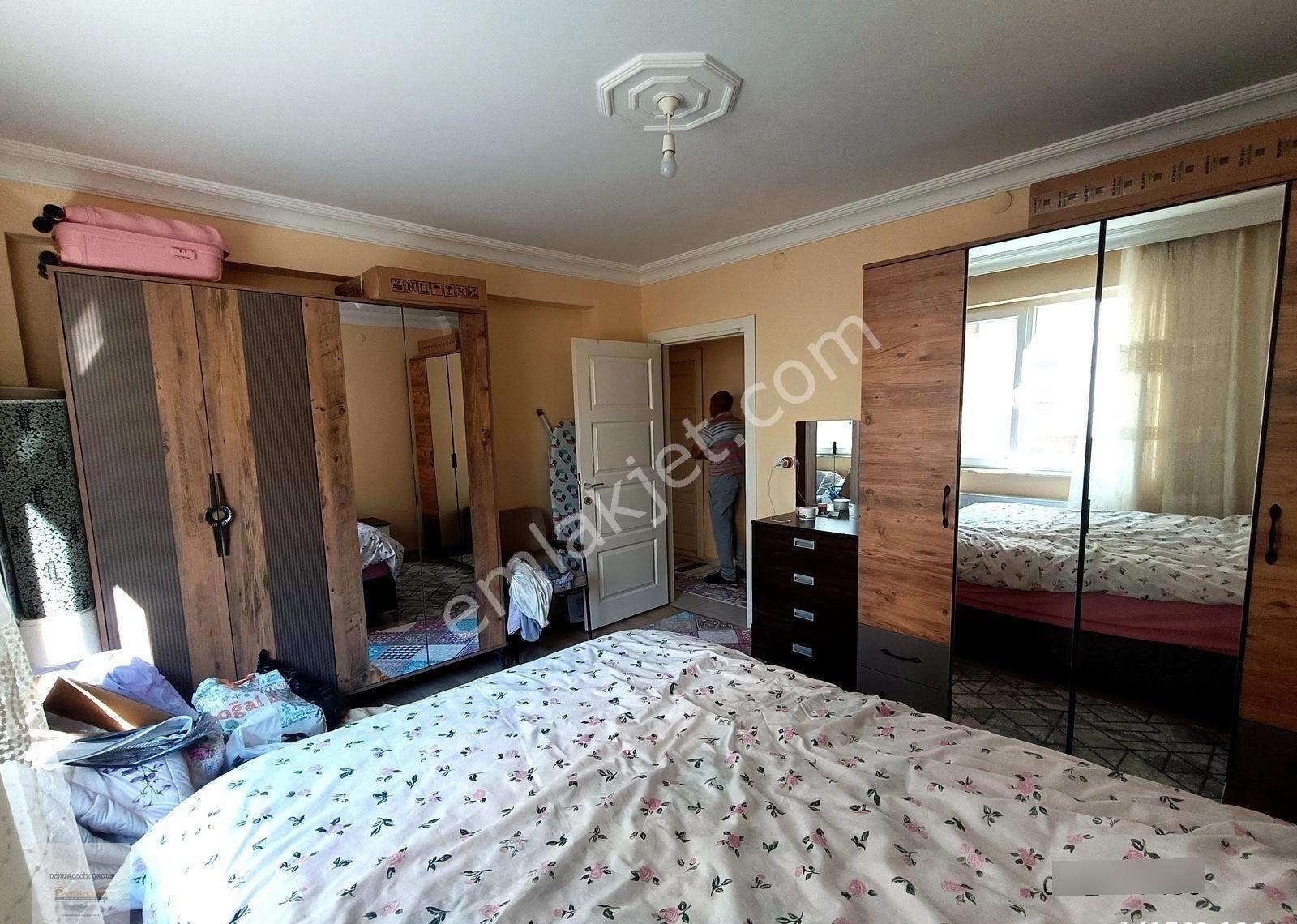 Çamlıca'da Çift Cepheli, Boyalı, Tramvaya Yakın Kiralık 2+1 - Görsel 4