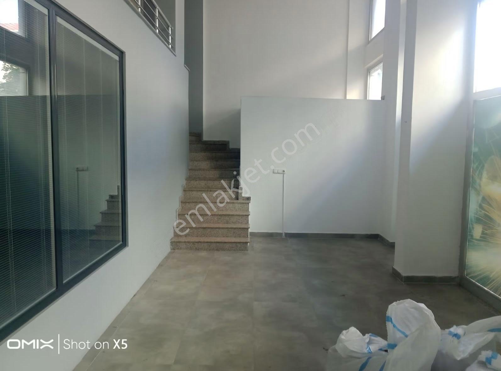 Pendik Çamçeşmede Kiralık Asma Katlı Kombili 200m2 Dükkan - Görsel 18