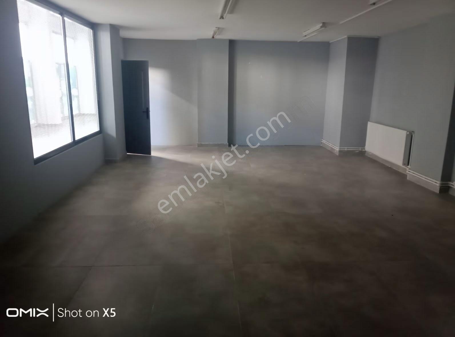 Pendik Çamçeşmede Kiralık Asma Katlı Kombili 200m2 Dükkan - Görsel 25