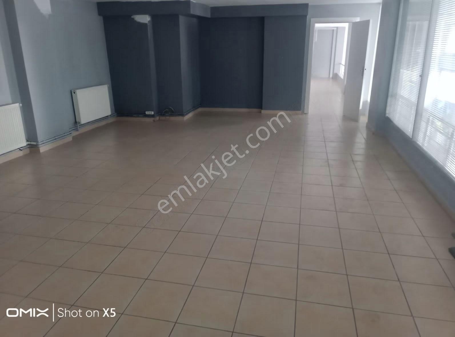 Pendik Çamçeşmede Kiralık Asma Katlı Kombili 200m2 Dükkan - Görsel 19