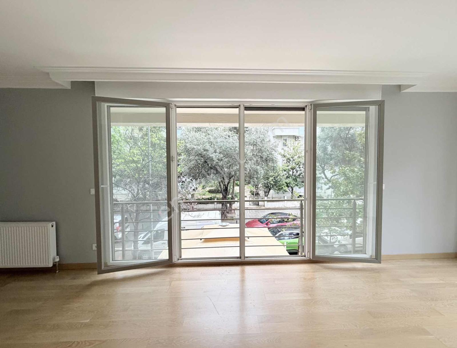 Erenköy'de Satılık 3+1 85 M² Boş Daire Cadde & Marmaray Yakını