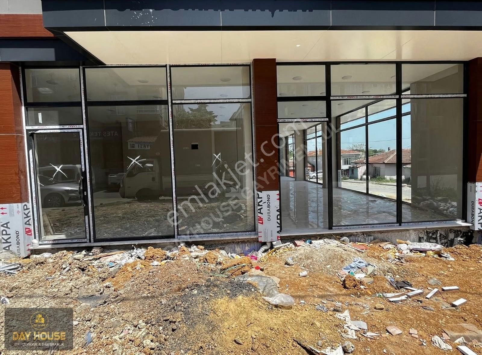 Day House'den Sıfır Anahtar Teslim Düz Giriş Depolu Dükkan