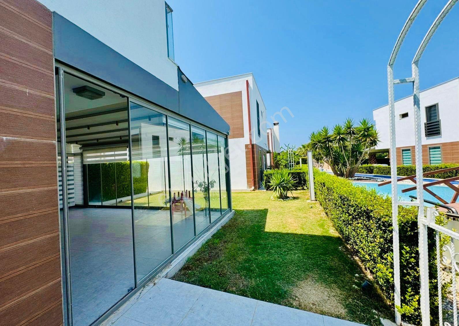 Kuşadası Karaova’da Havuzlu Sitede Tek Müstakil Bakımlı Villa - Görsel 18
