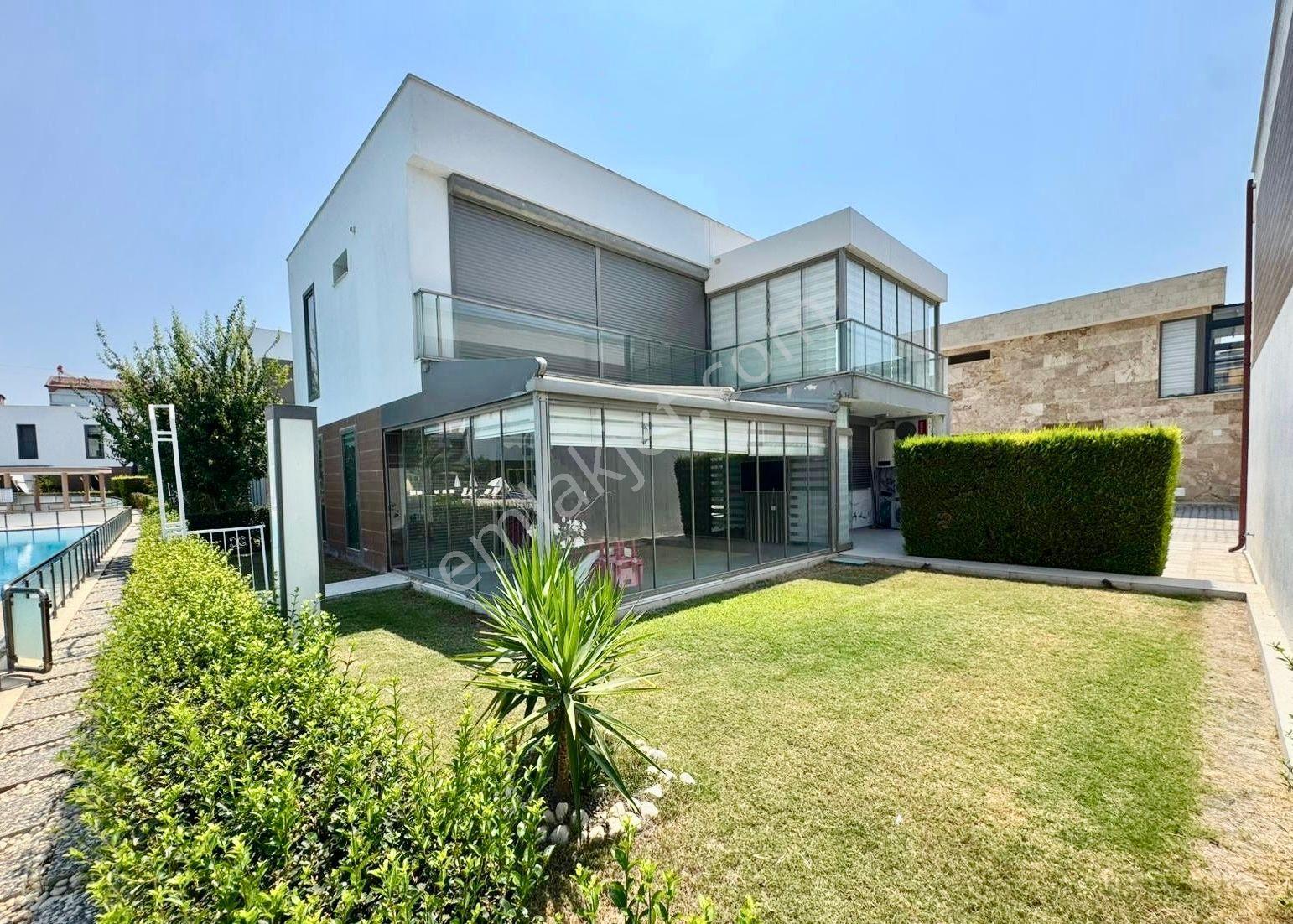 Kuşadası Karaova’da Havuzlu Sitede Tek Müstakil Bakımlı Villa - Görsel 5