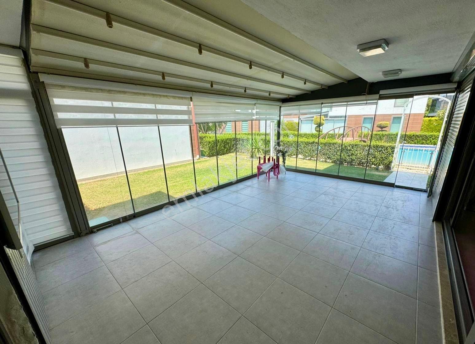Kuşadası Karaova’da Havuzlu Sitede Tek Müstakil Bakımlı Villa - Görsel 17