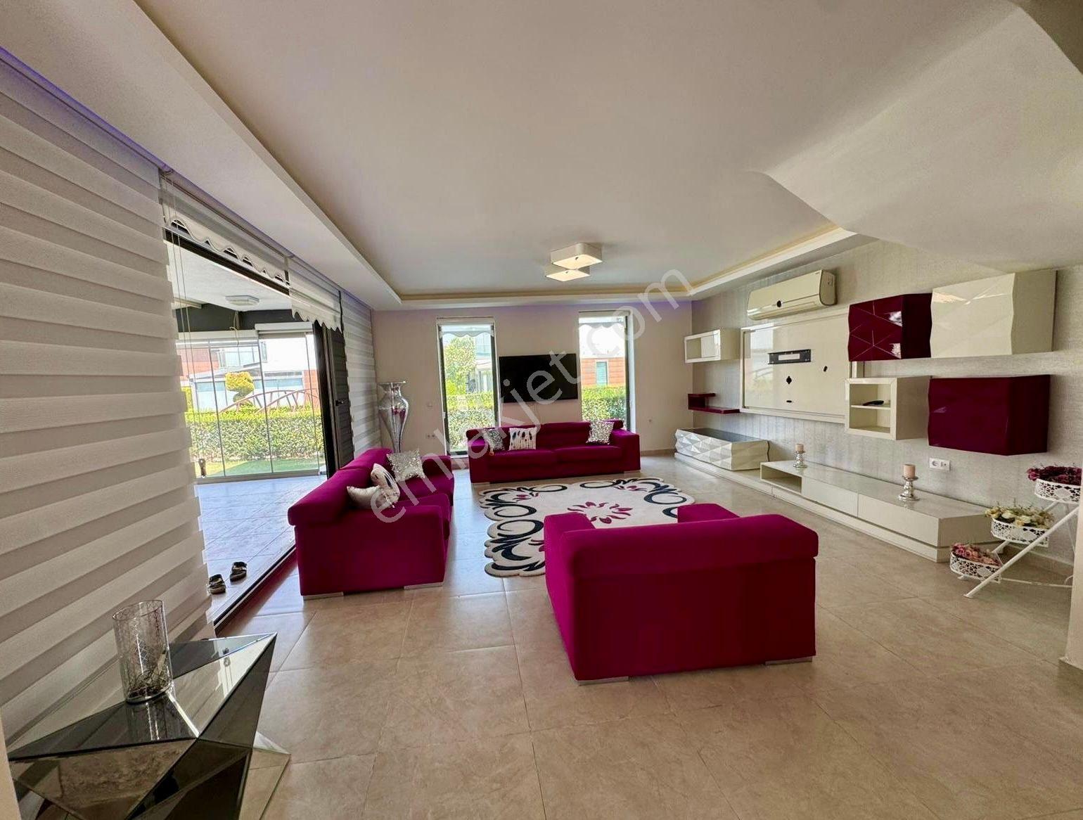Kuşadası Karaova’da Havuzlu Sitede Tek Müstakil Bakımlı Villa - Görsel 3