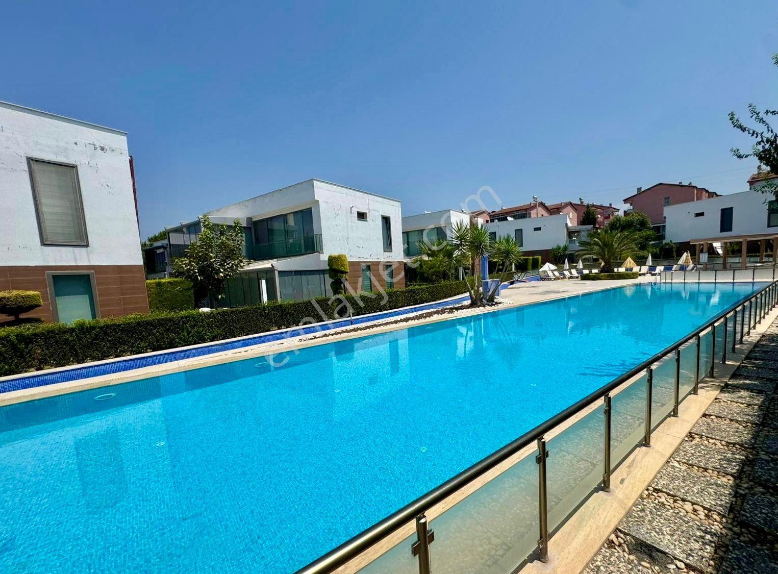 Kuşadası Karaova’da Havuzlu Sitede Tek Müstakil Bakımlı Villa - Görsel 7