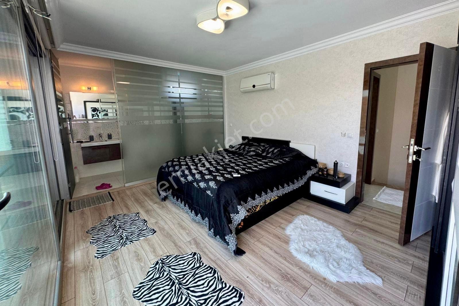 Kuşadası Karaova’da Havuzlu Sitede Tek Müstakil Bakımlı Villa - Görsel 12