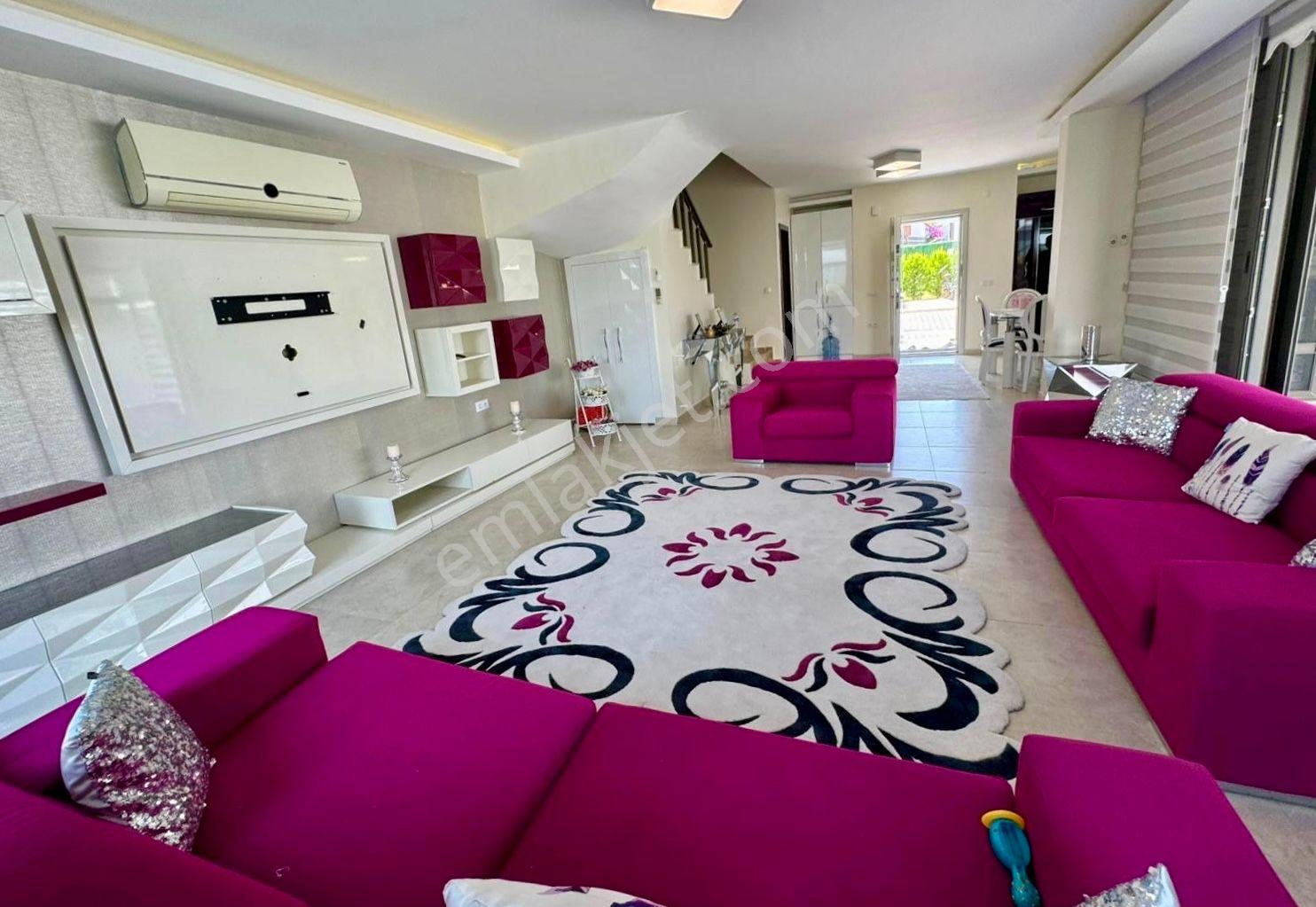 Kuşadası Karaova’da Havuzlu Sitede Tek Müstakil Bakımlı Villa - Görsel 9