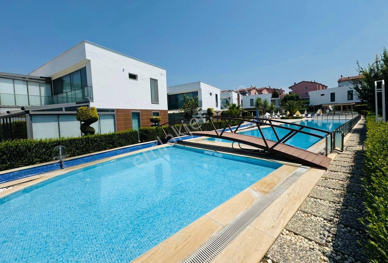 Kuşadası Karaova’da Havuzlu Sitede Tek Müstakil Bakımlı Villa - Görsel 4