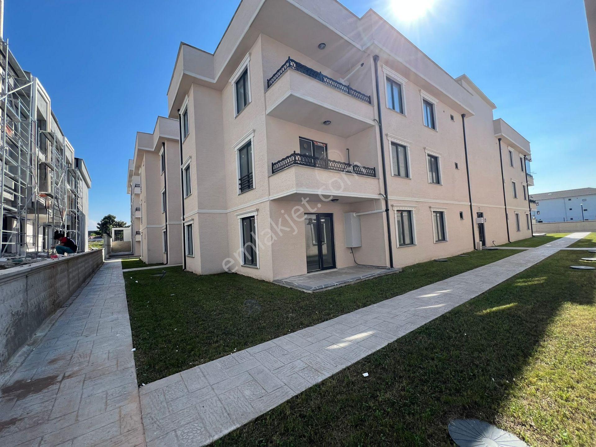 Karasu Çiğdem Emlak İle Satılık Havuzlu Lüks Sitede Sıfır Daire - Görsel 6