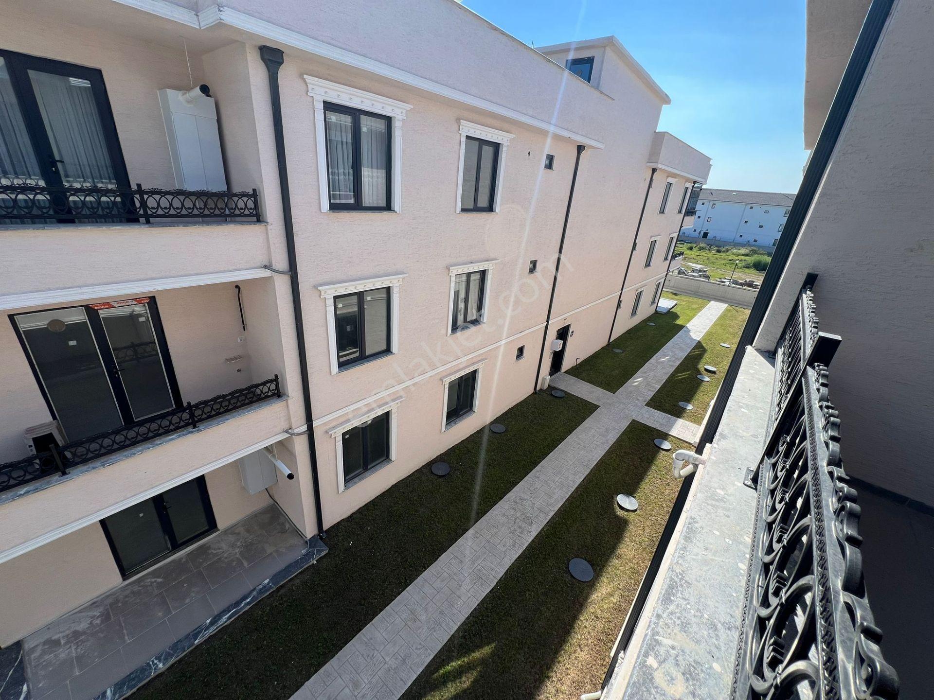 Karasu Çiğdem Emlak İle Satılık Havuzlu Lüks Sitede Sıfır Daire - Görsel 8
