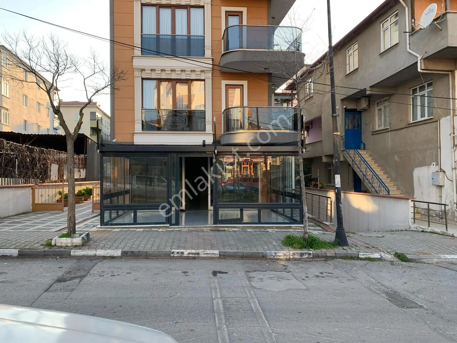 Güzelyalı Da Sahibinden Tek Kiralık İskanlı Düz Girişli İş Yeri - Görsel 3