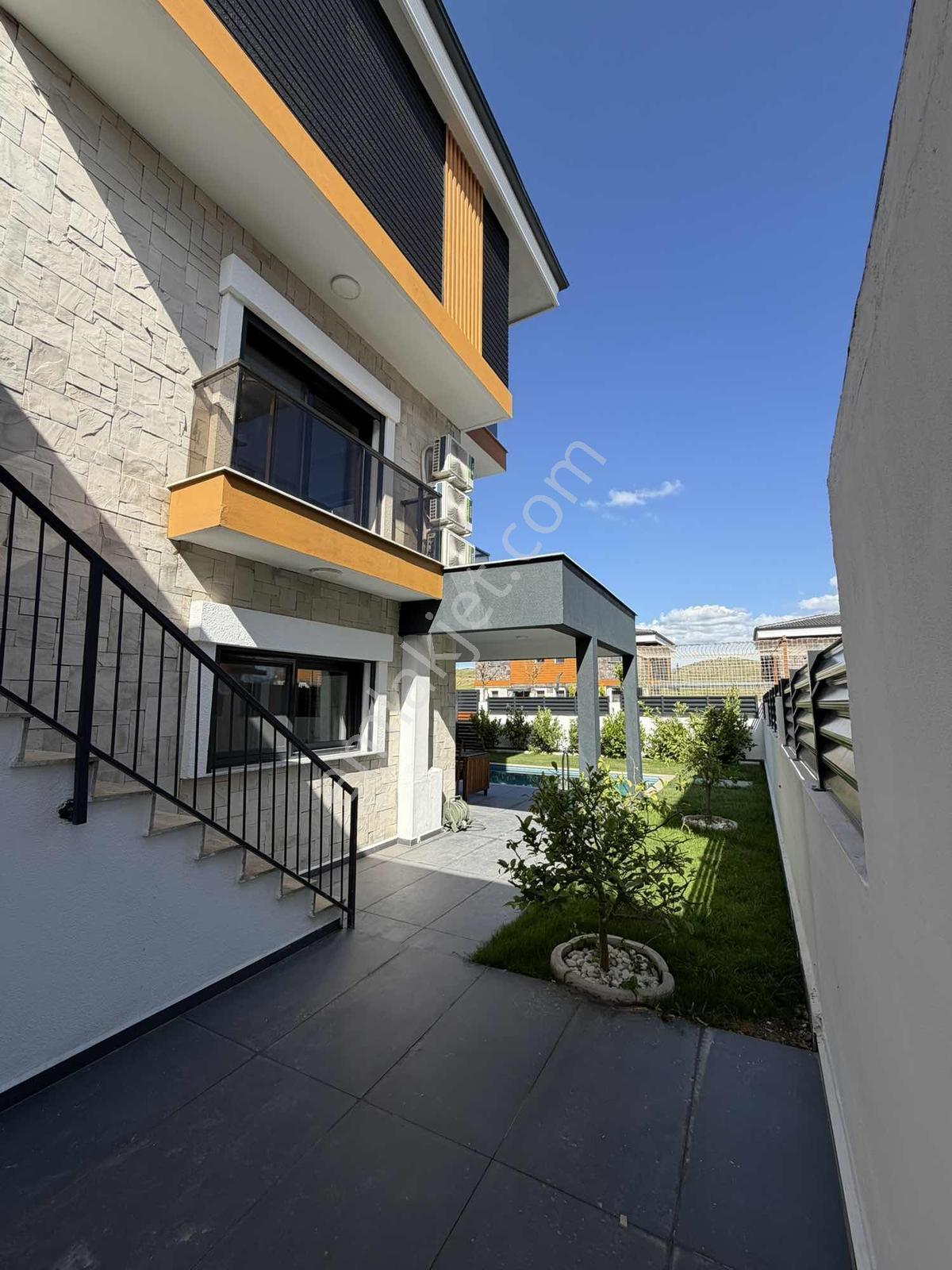 Villalar Bölgesinde Müstakil Havuz Ve Bahçeli 4+1 Villa - Görsel 7