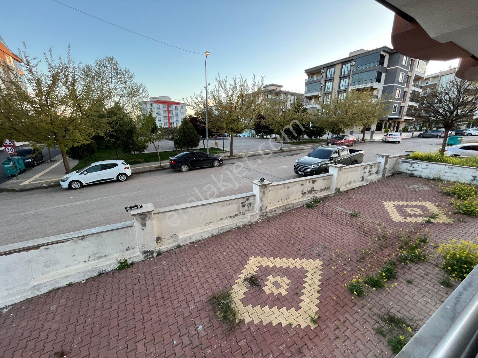 Yeditepe Memur Binasında Satılık Bakımlı 2+0 Daire - Görsel 11