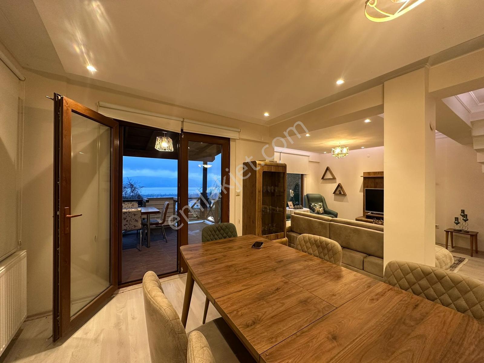 Sapanca Kurtköy Dibektaş Mahallesinde Göl Manzaralı Villa - Görsel 4