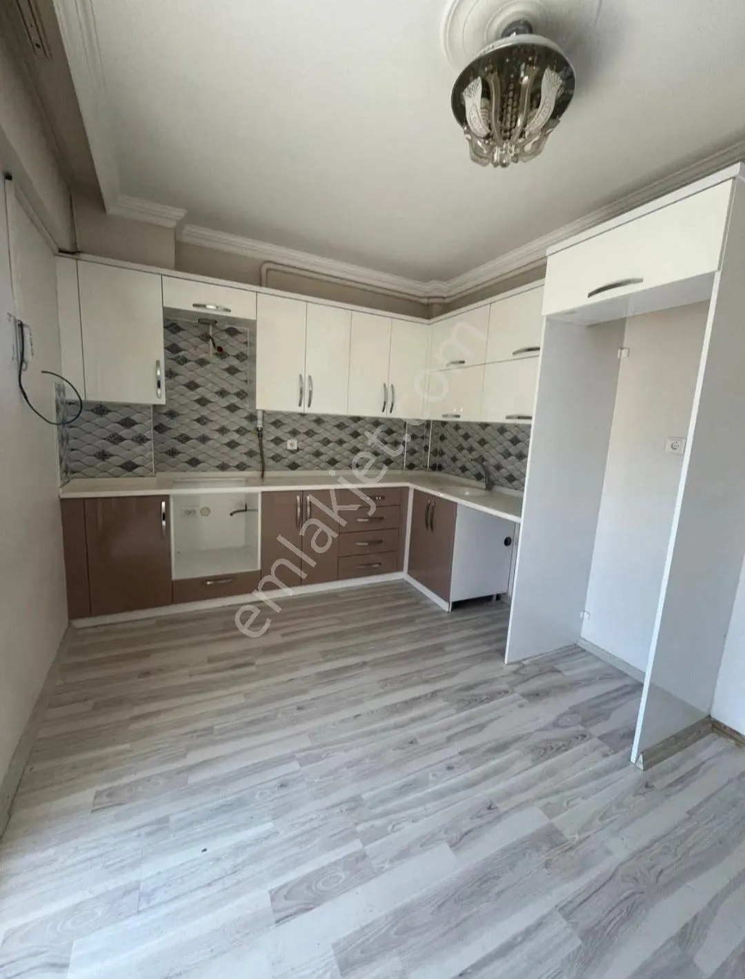 Ödemiş Mimar Sinan'da Cadde Üstü Ferah 4+1 Dubleks Daire