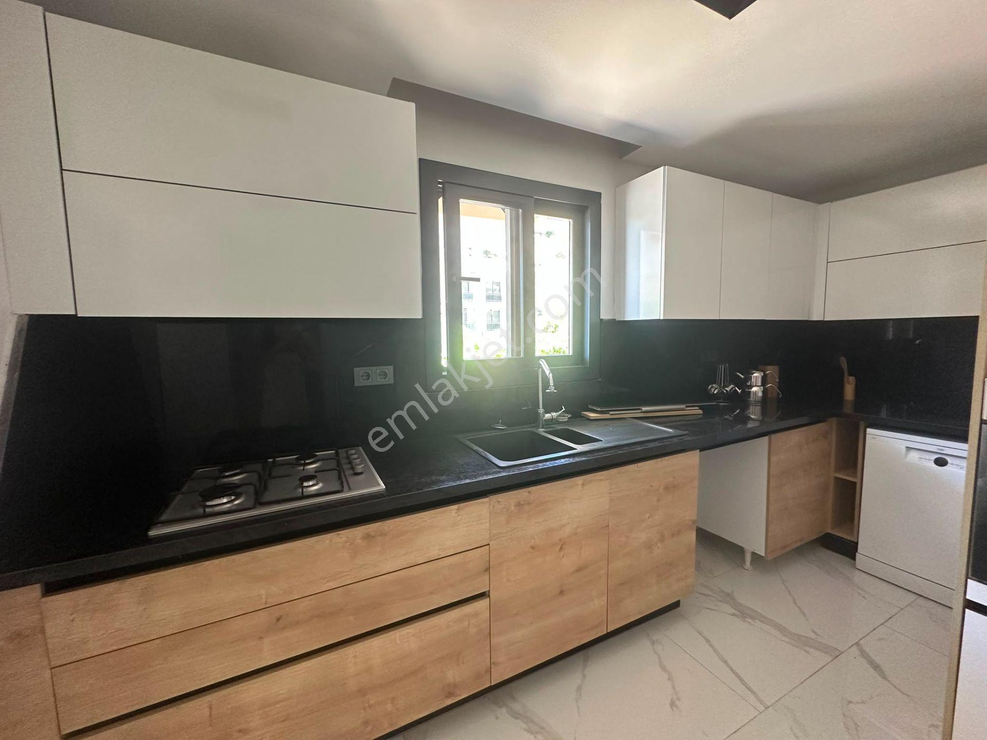 Deniz Manzaralı Eşyalı Tripleks Özel Havuzlu Villa - Görsel 2
