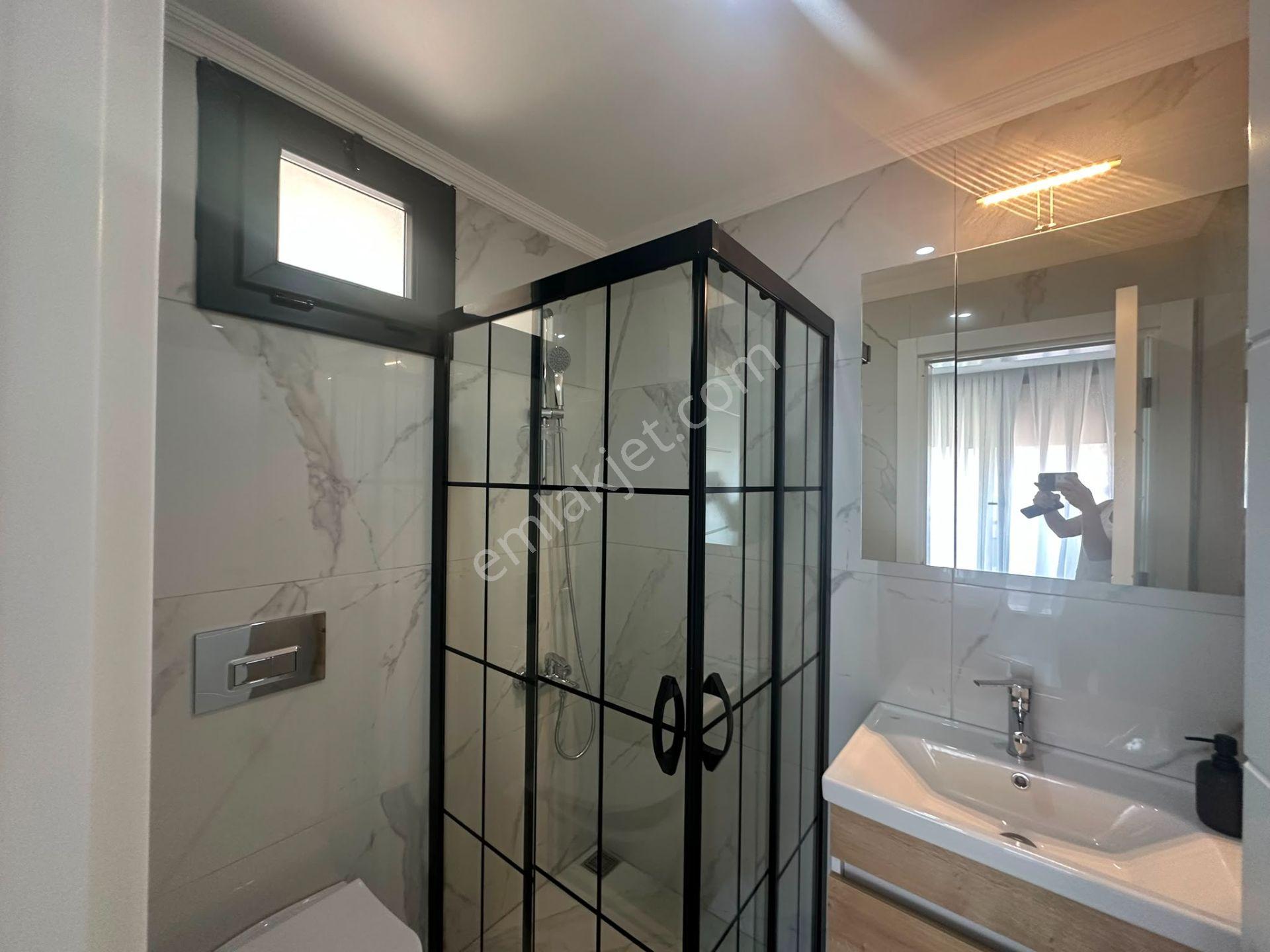 Deniz Manzaralı Eşyalı Tripleks Özel Havuzlu Villa - Görsel 33