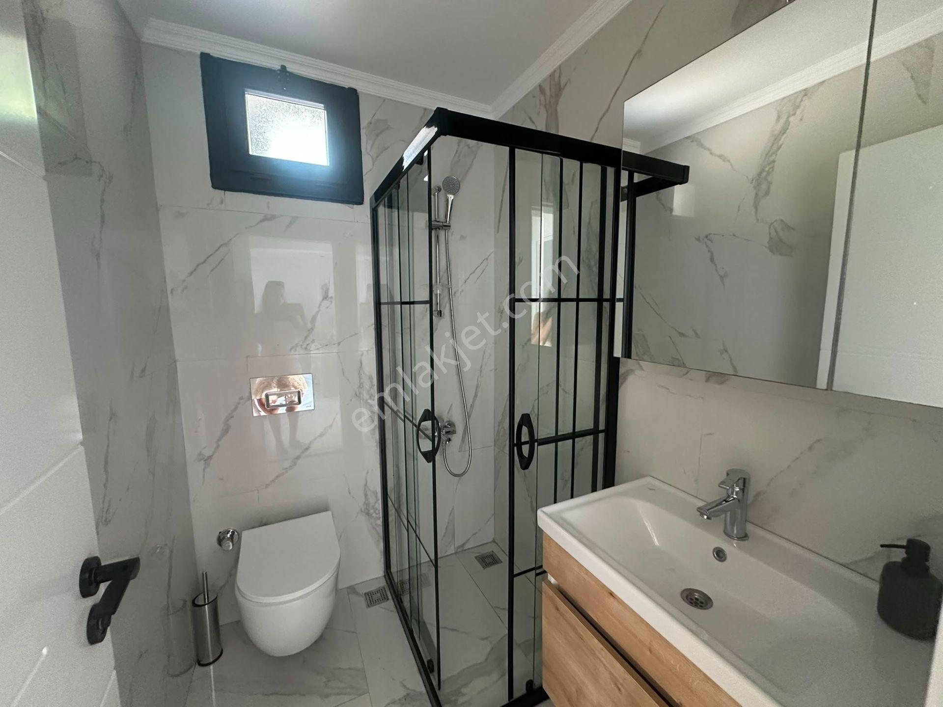 Deniz Manzaralı Eşyalı Tripleks Özel Havuzlu Villa - Görsel 35