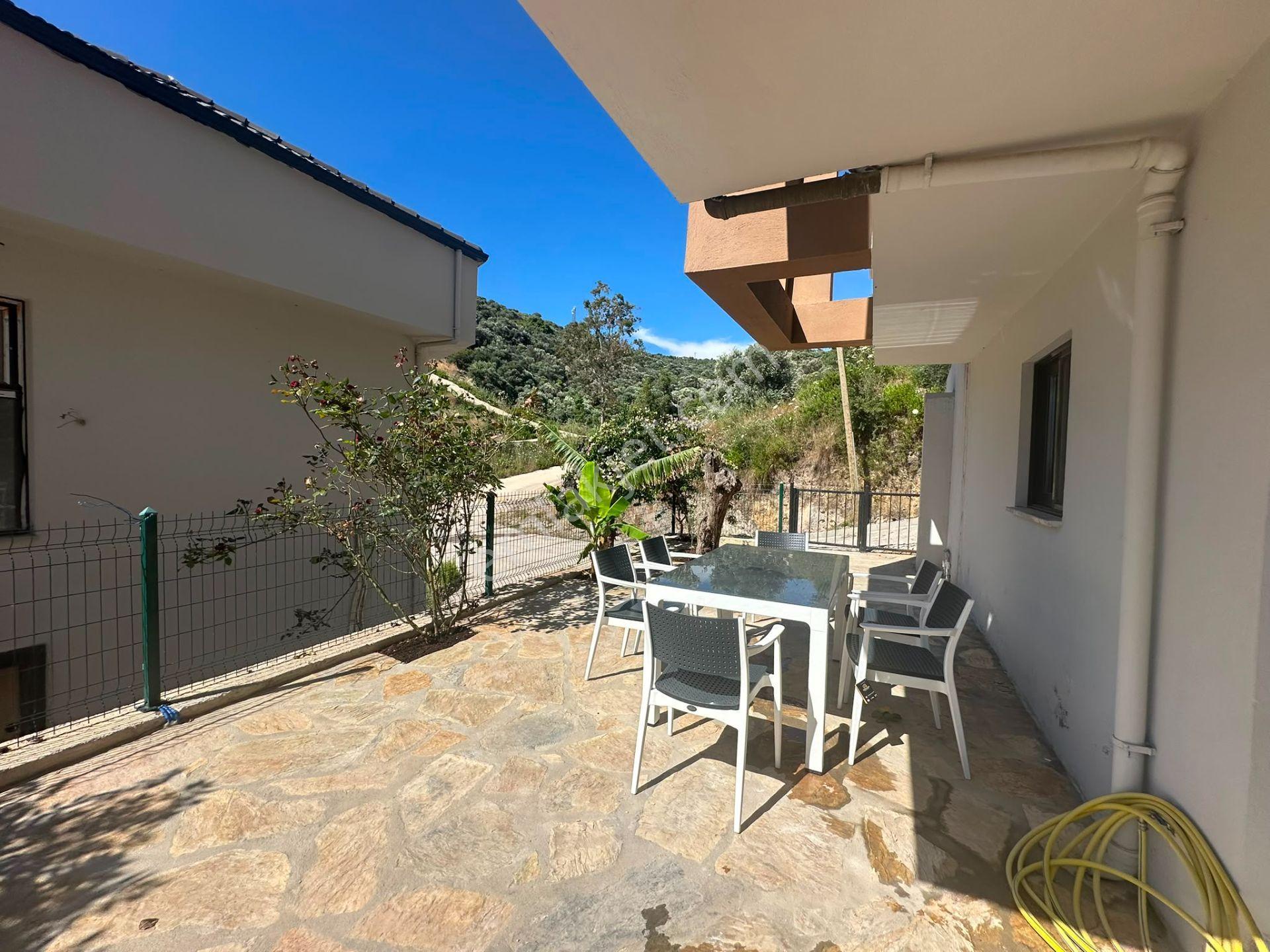 Deniz Manzaralı Eşyalı Tripleks Özel Havuzlu Villa - Görsel 32