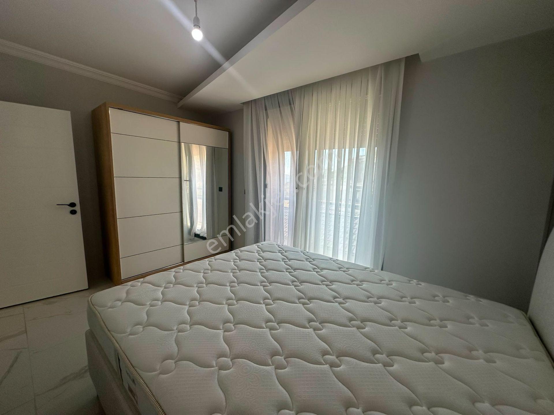 Deniz Manzaralı Eşyalı Tripleks Özel Havuzlu Villa - Görsel 5
