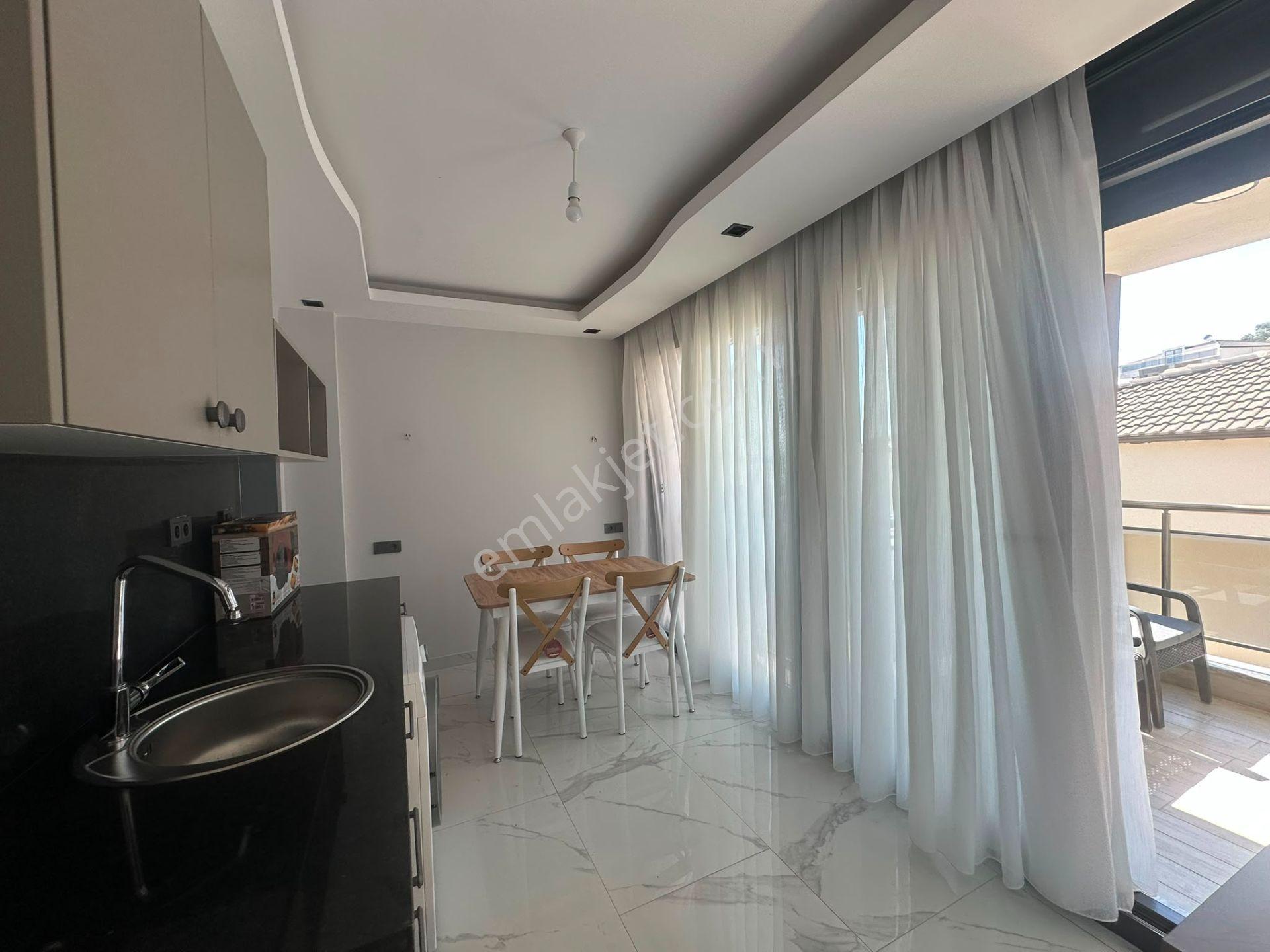 Deniz Manzaralı Eşyalı Tripleks Özel Havuzlu Villa - Görsel 17