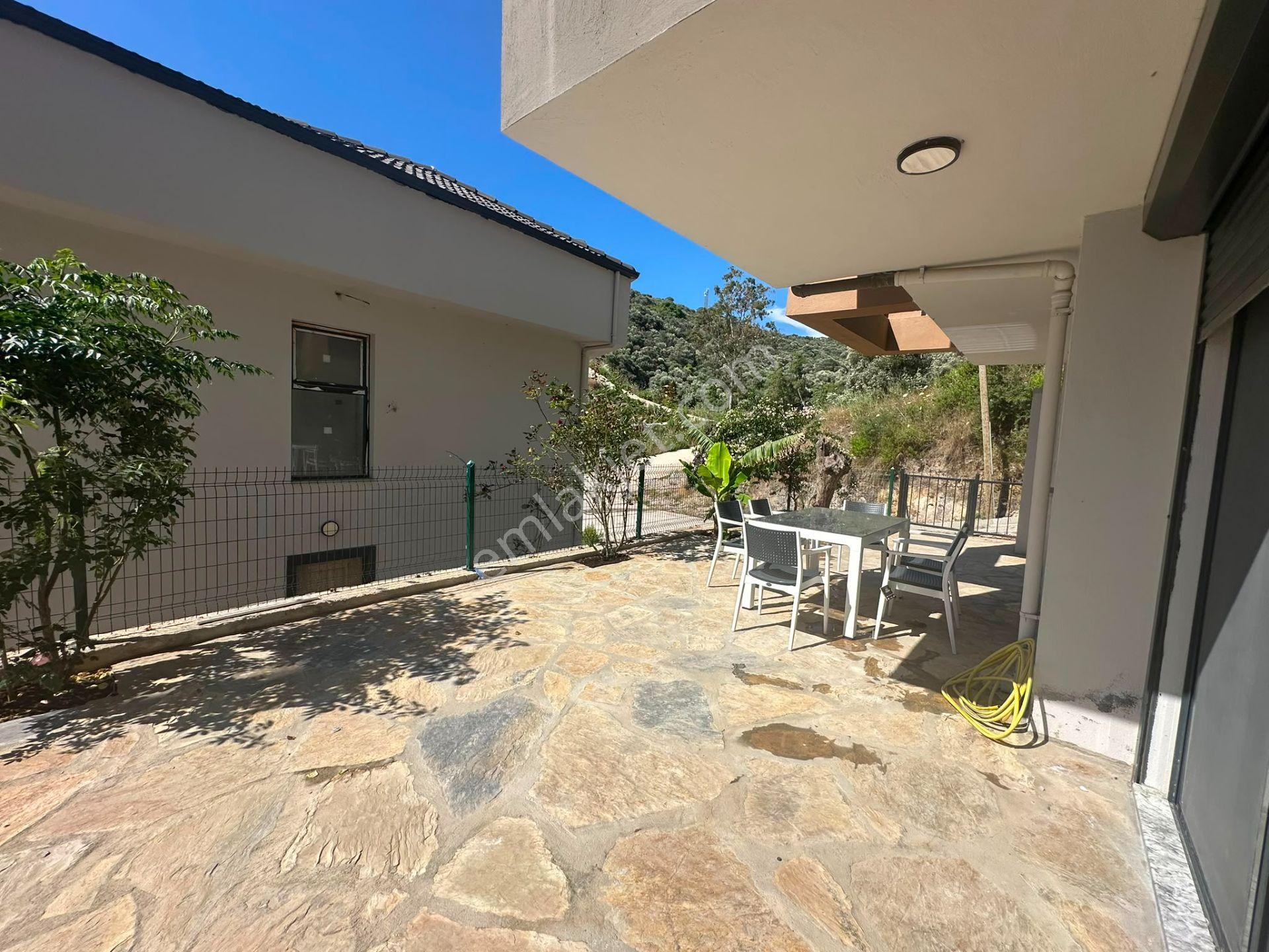 Deniz Manzaralı Eşyalı Tripleks Özel Havuzlu Villa - Görsel 18