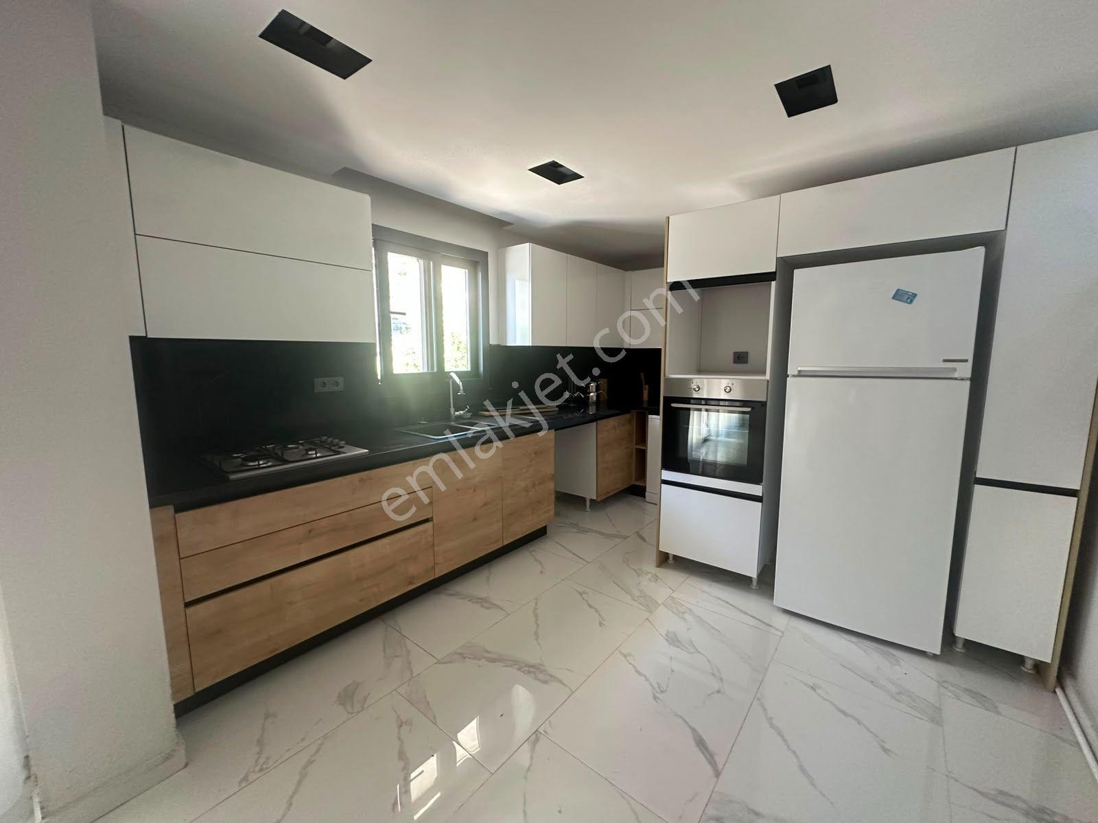 Deniz Manzaralı Eşyalı Tripleks Özel Havuzlu Villa - Görsel 4