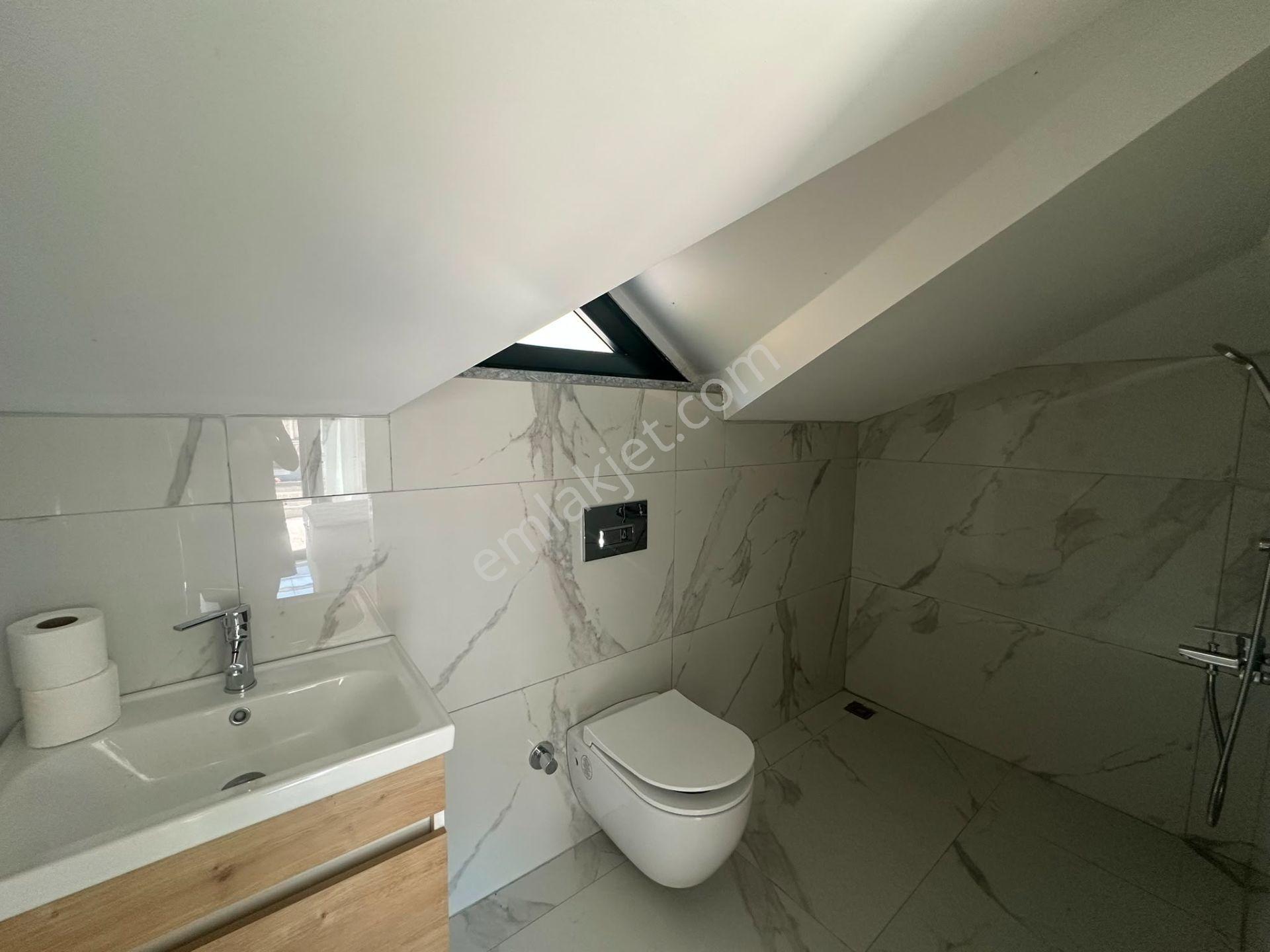 Deniz Manzaralı Eşyalı Tripleks Özel Havuzlu Villa - Görsel 30