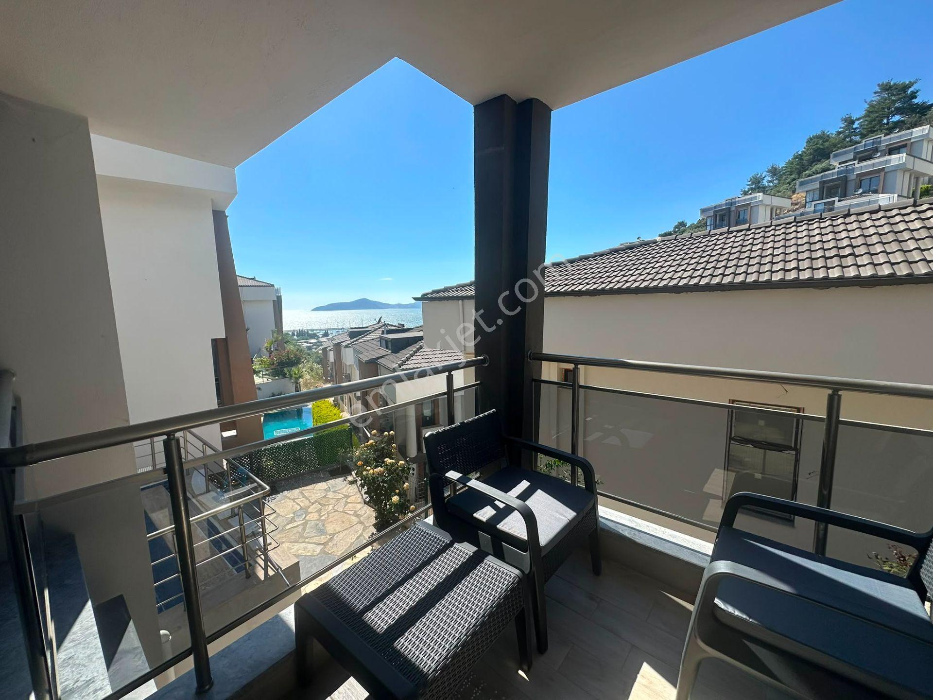 Deniz Manzaralı Eşyalı Tripleks Özel Havuzlu Villa - Görsel 26