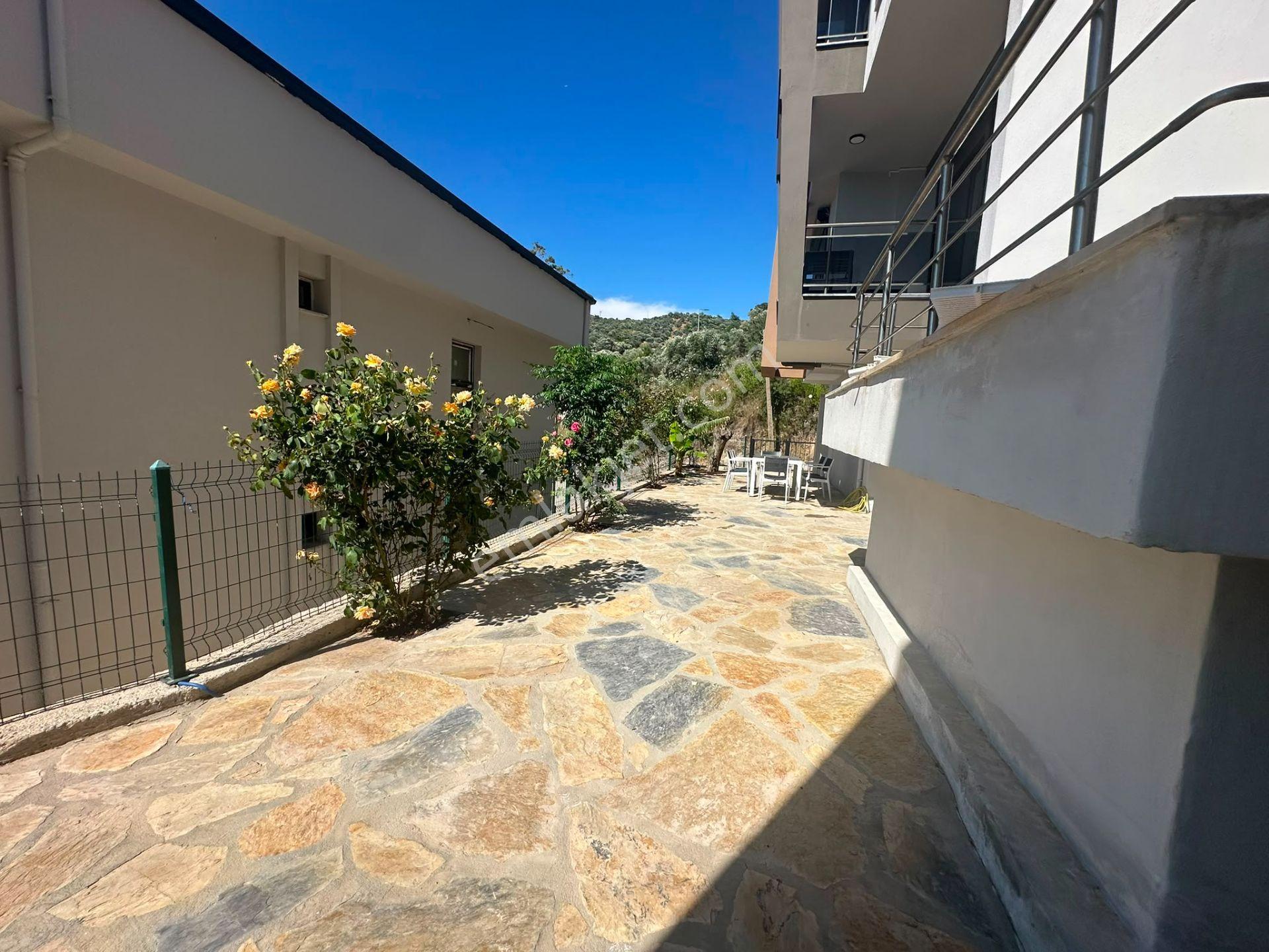 Deniz Manzaralı Eşyalı Tripleks Özel Havuzlu Villa - Görsel 31