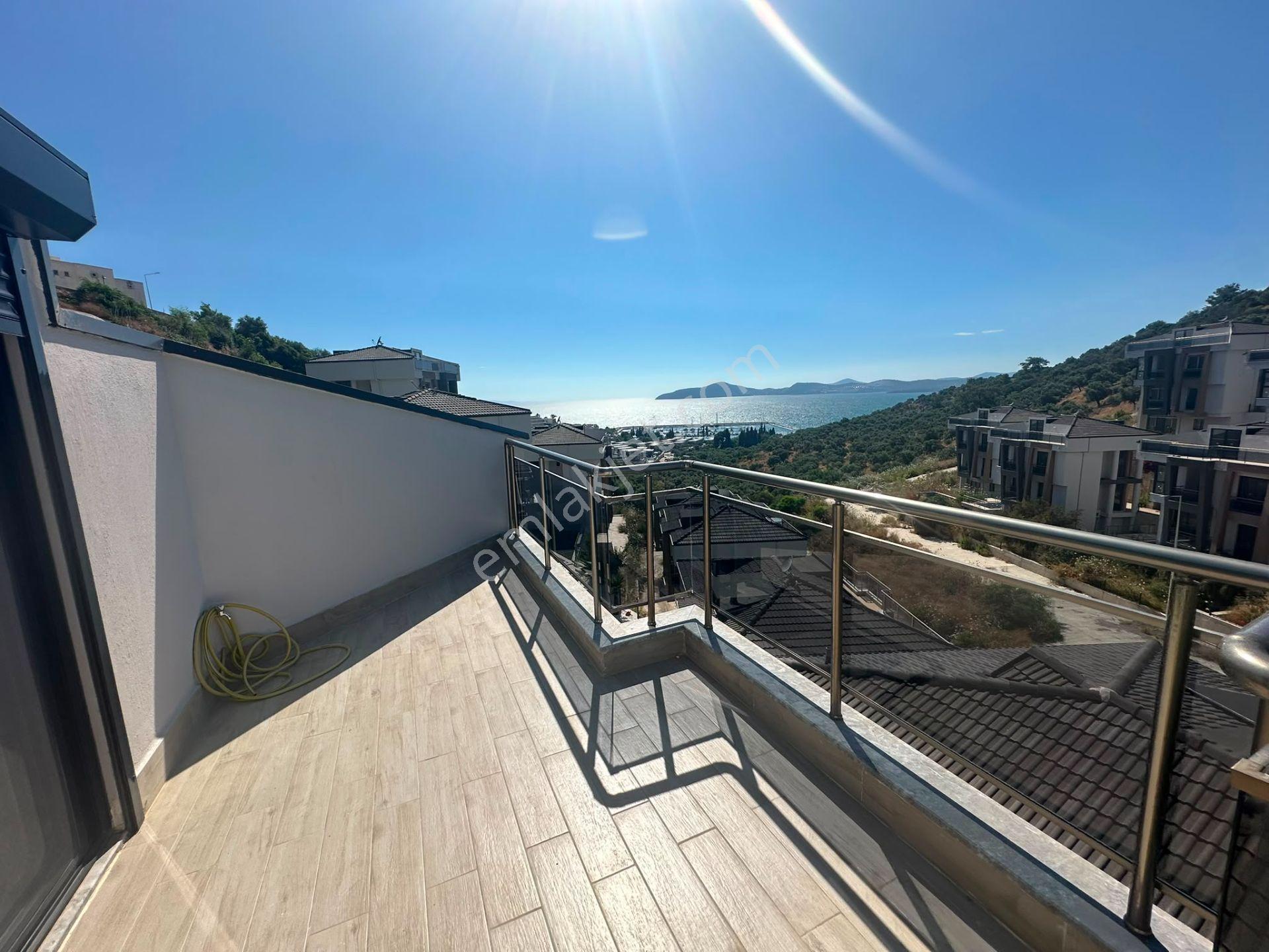Deniz Manzaralı Eşyalı Tripleks Özel Havuzlu Villa - Görsel 27