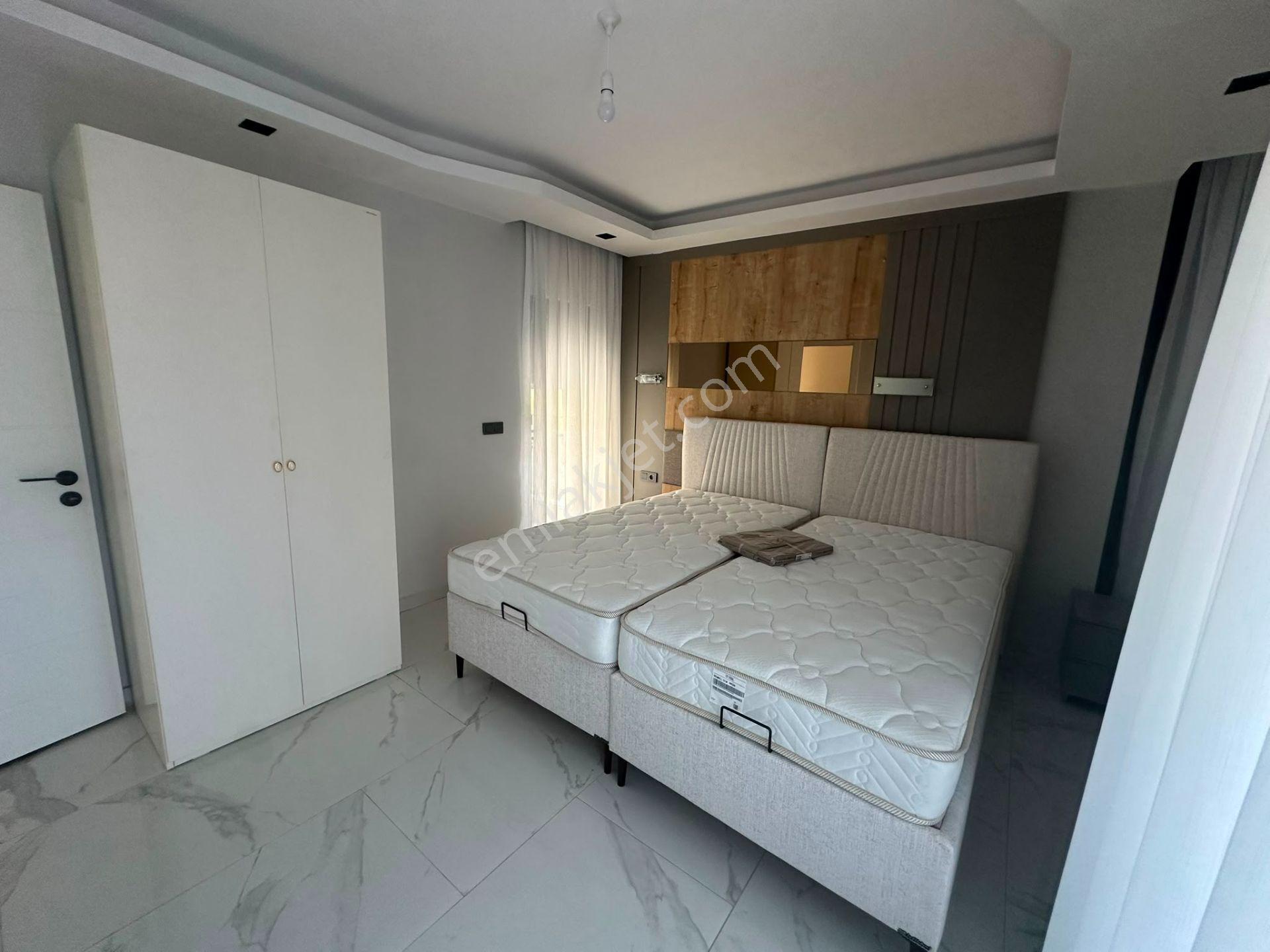 Deniz Manzaralı Eşyalı Tripleks Özel Havuzlu Villa - Görsel 10