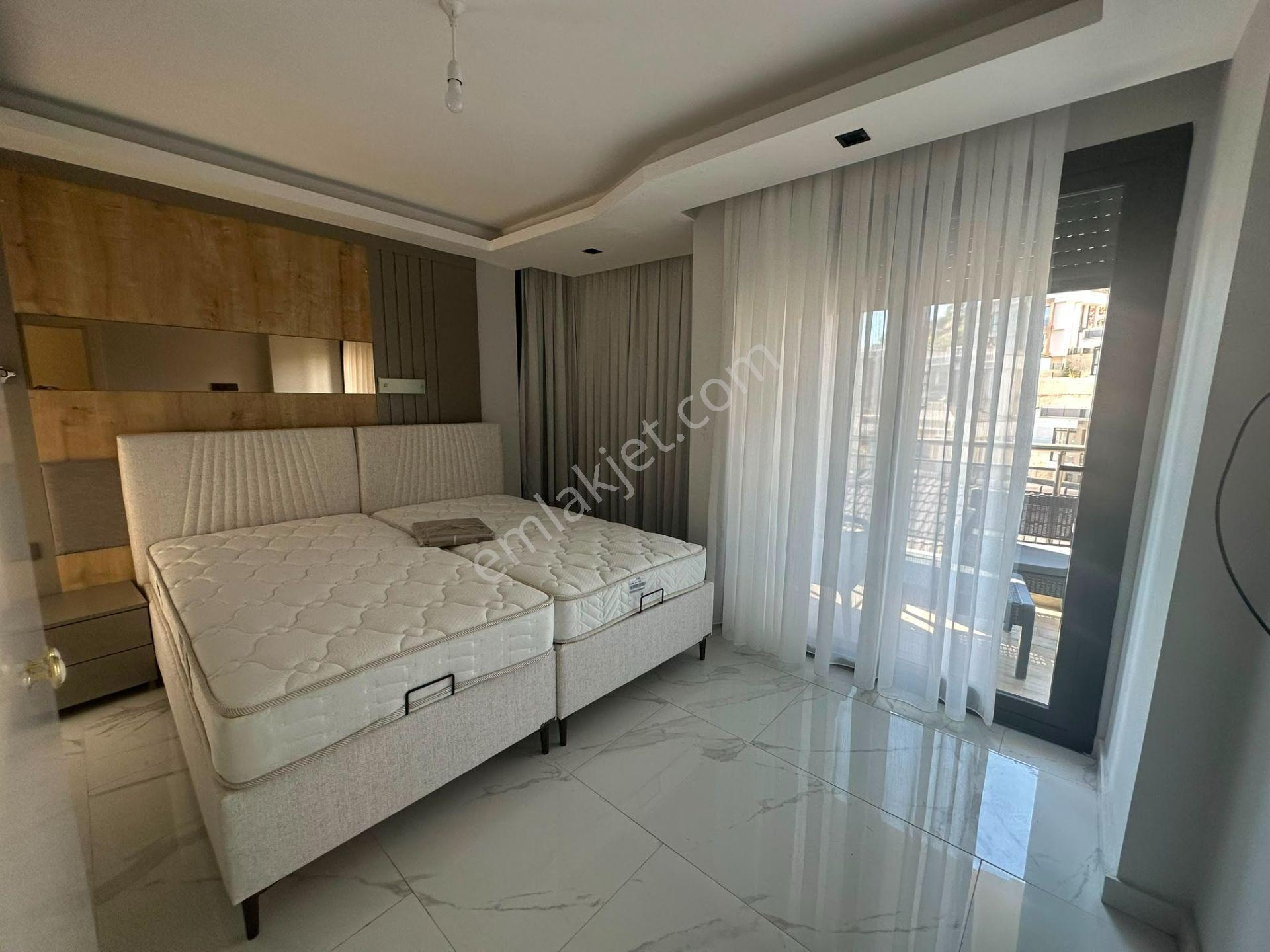 Deniz Manzaralı Eşyalı Tripleks Özel Havuzlu Villa - Görsel 28