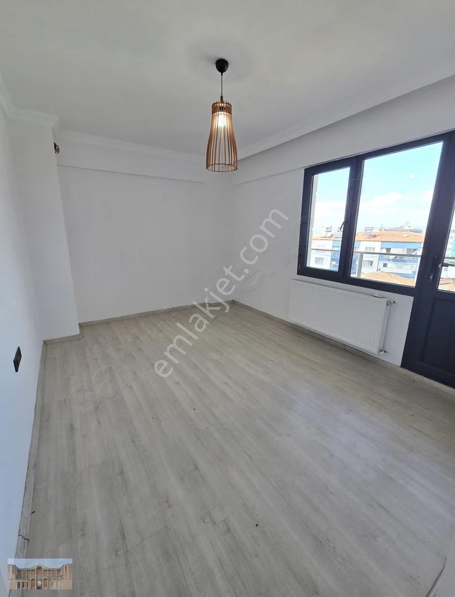 Satılık Eskicamide 3+1 130m2 Kombili Ekstralı Geniş Fırsat Daire - Görsel 4