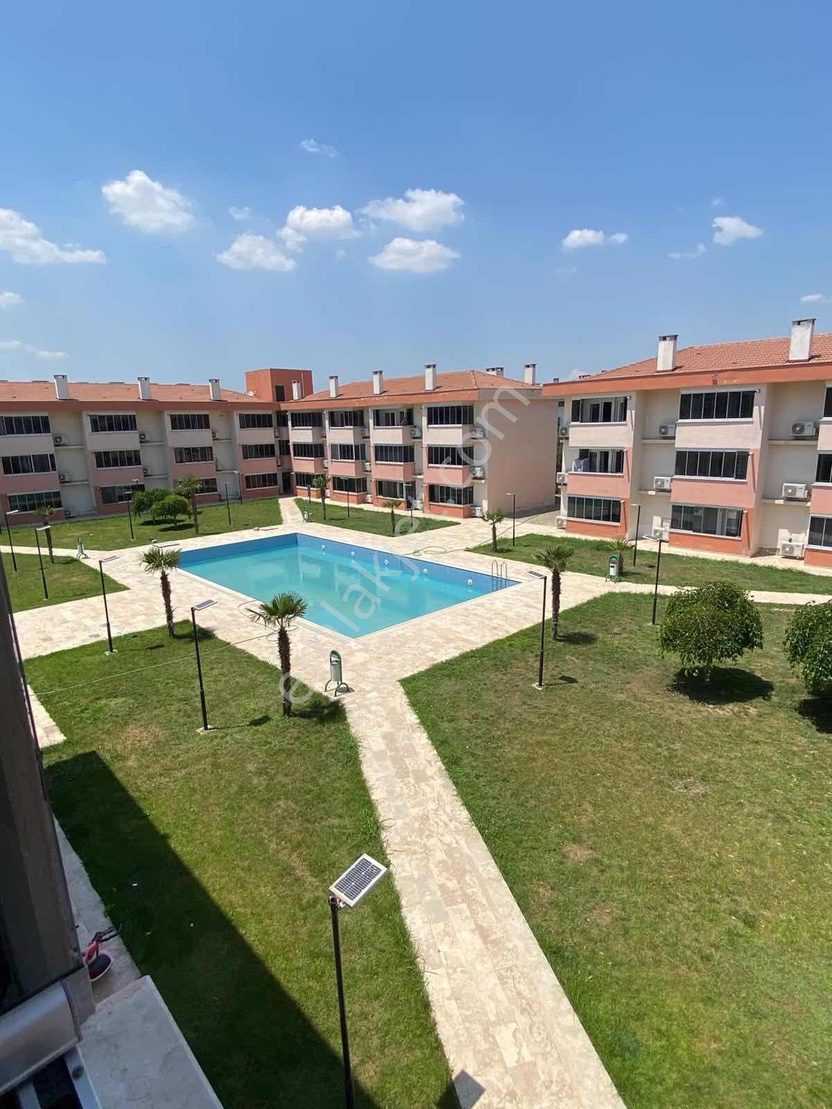 Novadan Muradiye Defne Kent Sitesnde Havuz Cepheli,1+1ful Eşyalı