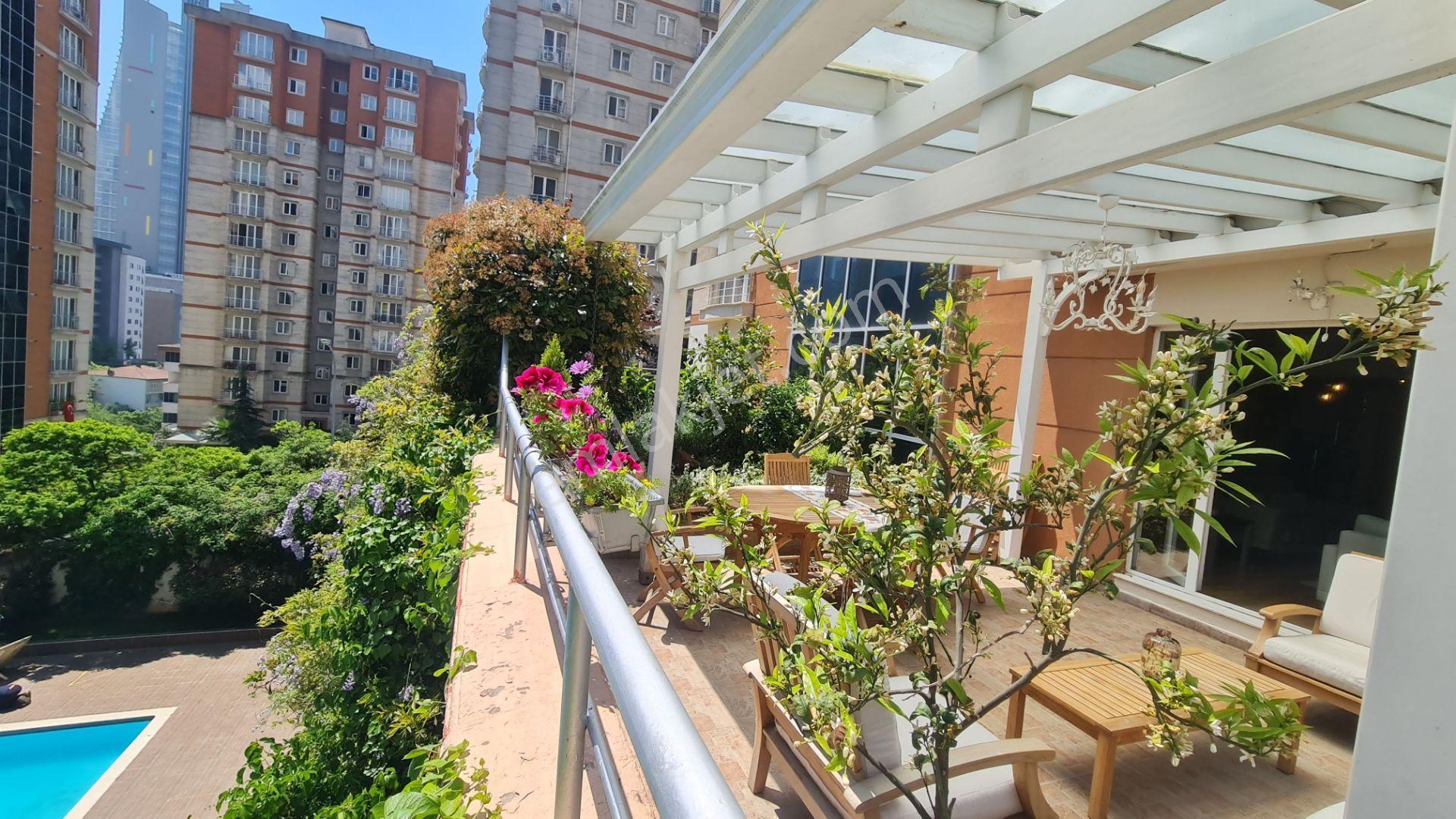 Ataşehir Site İçi Bahçeli 4+1 Dubleks Krediye Uygun Havuzlu Otoparklı Finanskente Komşu