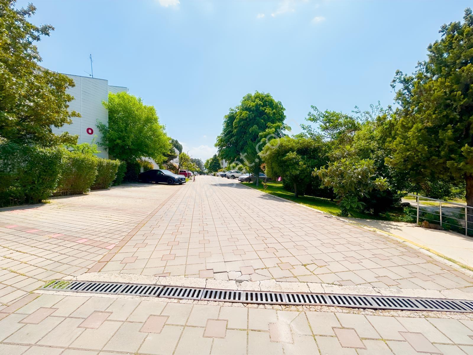 Akkent'te Podyum Park'a Yakın Kiralık Villa - Görsel 26
