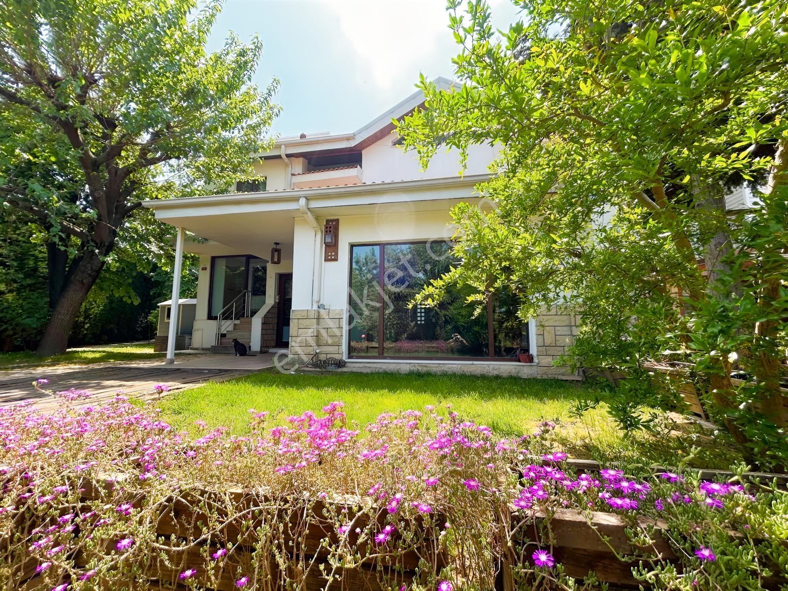 Akkent'te Podyum Park'a Yakın Kiralık Villa