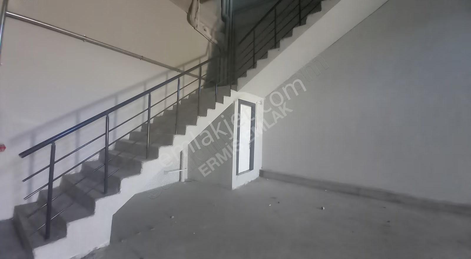Nuri Giyik Sanayi Sitesinde 240 M2 Dükkan - Görsel 3