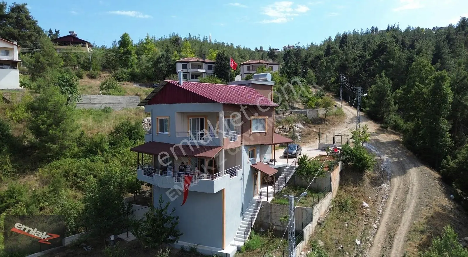 Ayvagediği'nde Merkezi Konumda, Manzaralı Tripleks Satılık Villa