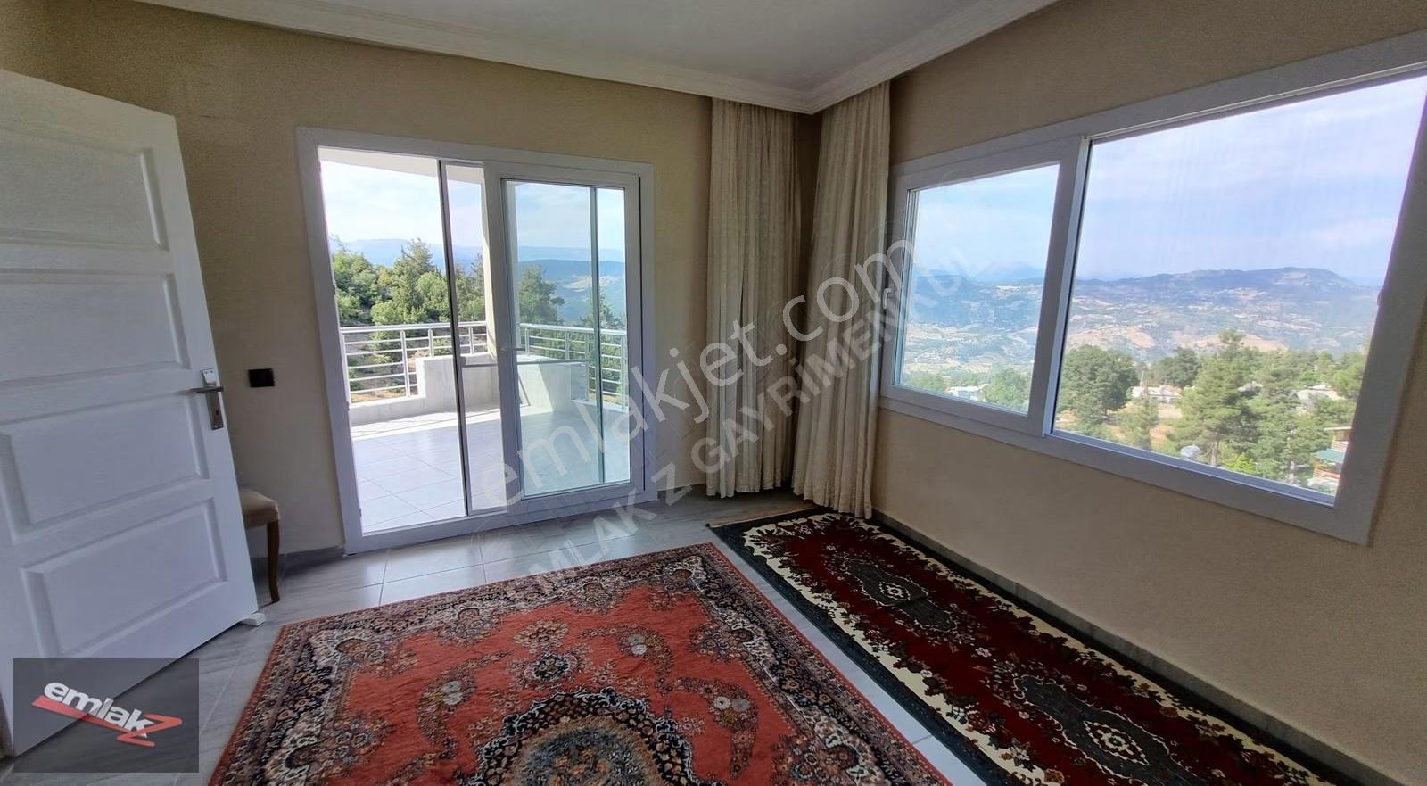 Ayvagediği'nde Merkezi Konumda, Manzaralı Tripleks Satılık Villa - Görsel 3