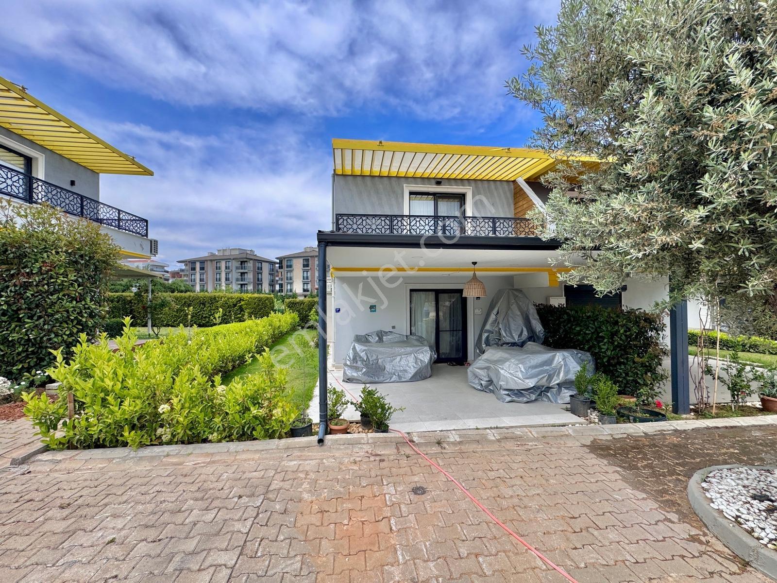 Havuzlu, Güvenlikli, Otoparklı Site Geniş Bahçeli Yeni 2+1 Villa - Görsel 8