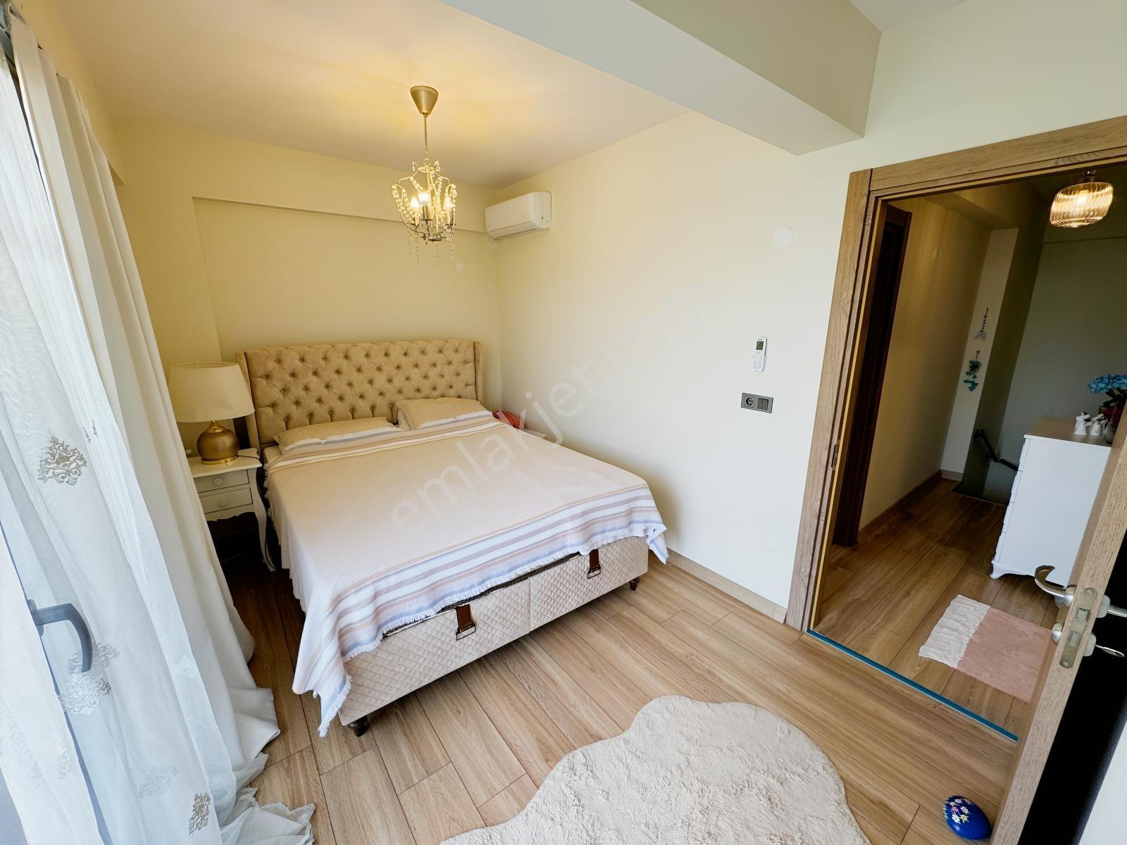 Havuzlu, Güvenlikli, Otoparklı Site Geniş Bahçeli Yeni 2+1 Villa - Görsel 18