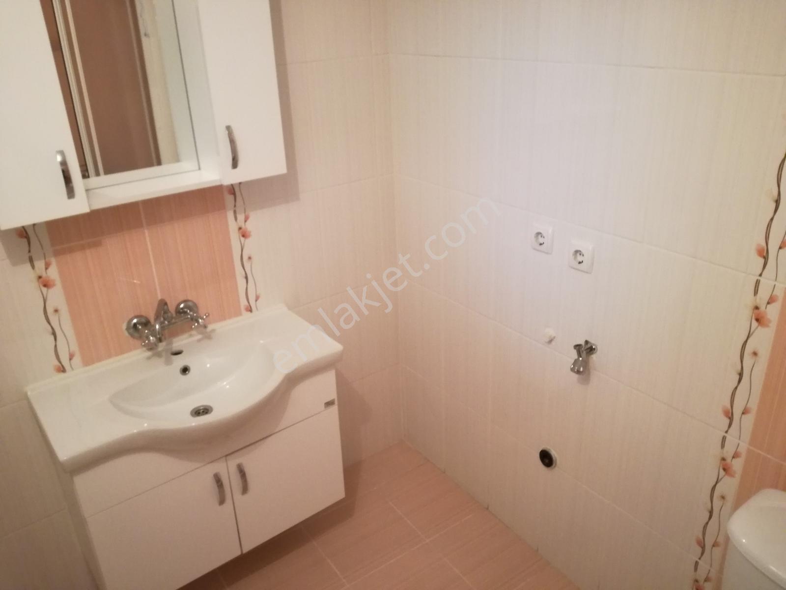 Maltepe Zümrütevlerde Palmiye Sitesi İçerisinde 3+1 Temiz 3. Kat - Görsel 13