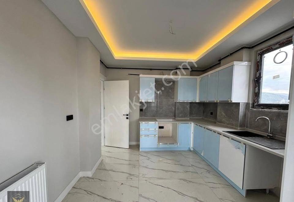 Beylikdüzü Cumhurıyet Mahallesi'nde Geniş M2 Li 3+1 Dairemiz