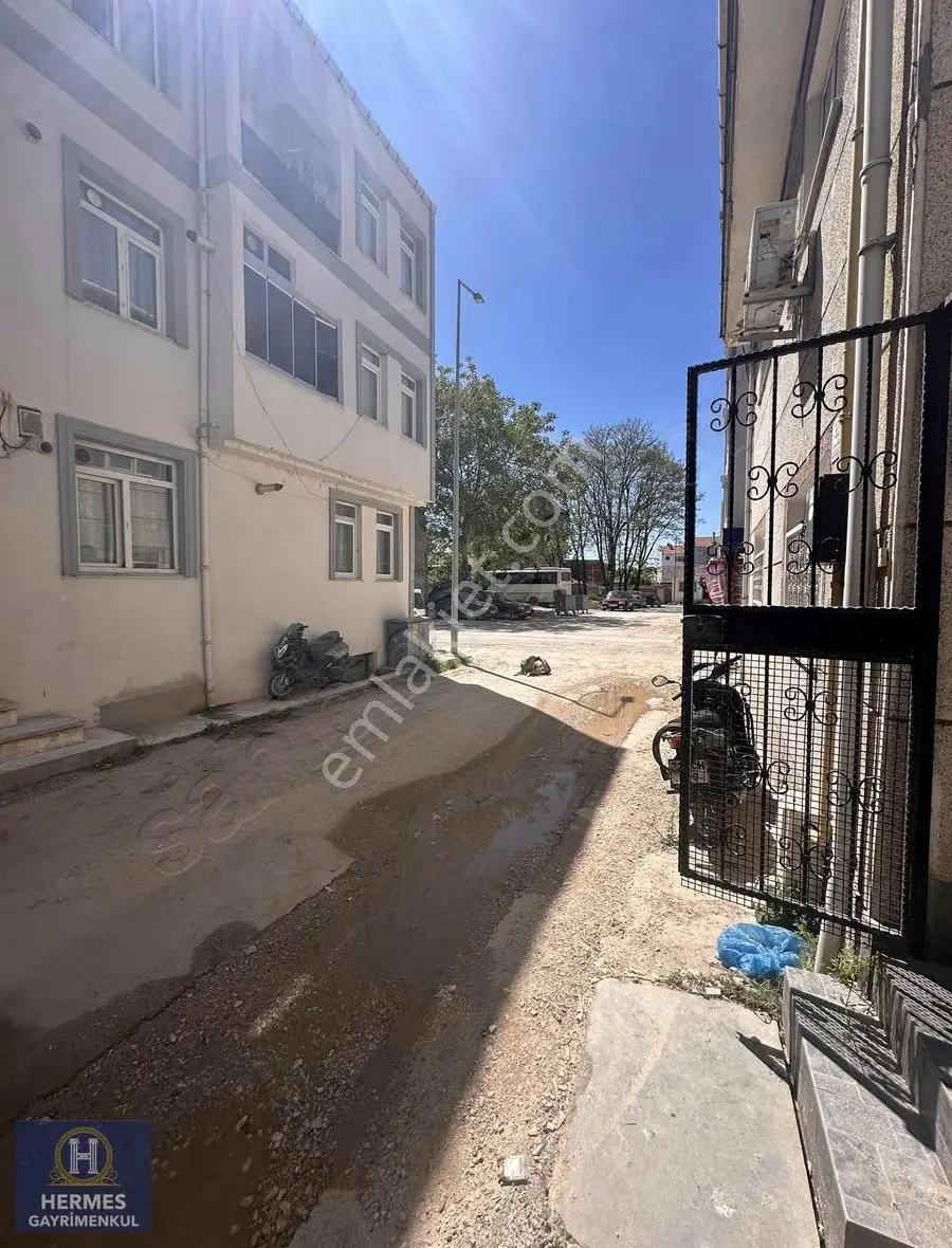 Kaleiçinde Giriş Kat Aile Apartmanında Kiralık Eşyalı 2+1 Daire. - Görsel 2