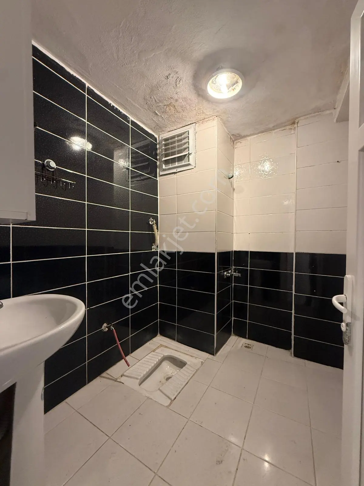 Esenyurt Necip Fazıl Kısakürek Mah Kiralık 2+1 13.000 Tl - Görsel 2